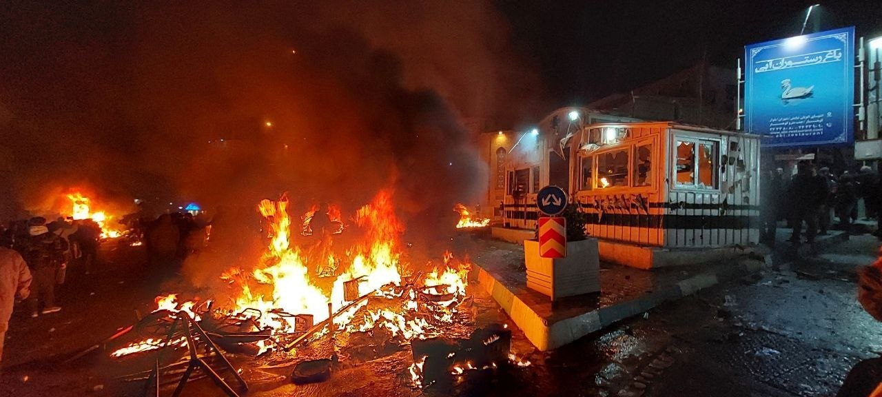 Протестующим в Иране пообещали скорую помощь из США