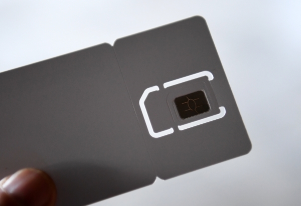 Бодрящий штраф: Кто ответит за продажу серых сим-карт в России