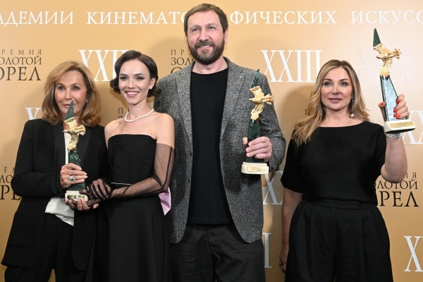 Режиссер Резервации объяснил превращение актеров в рокеров и моду на байопики