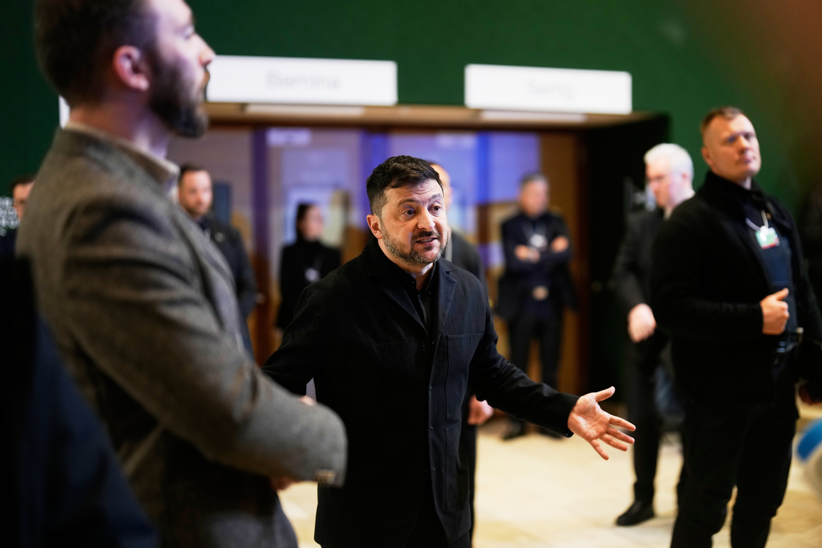 Зеленский отказался выводить ВСУ из Донбасса