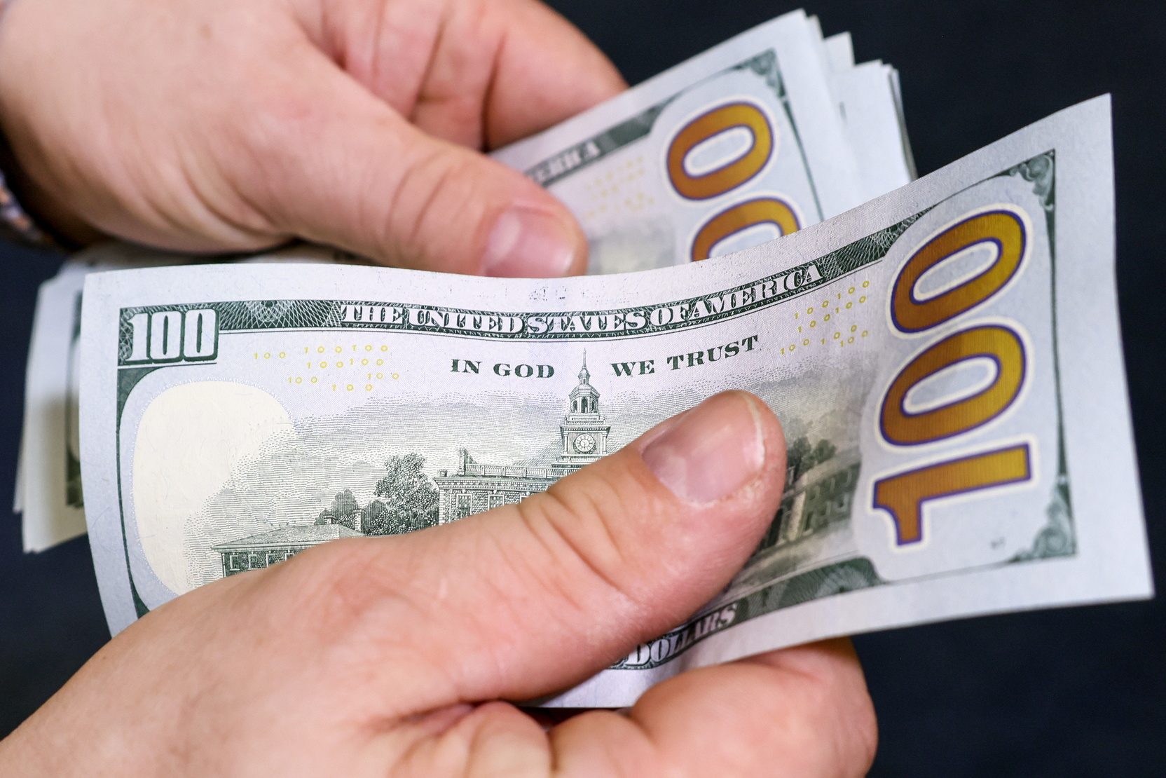 Экономист спрогнозировал доллар по 85-90 рублей при ставке 12%