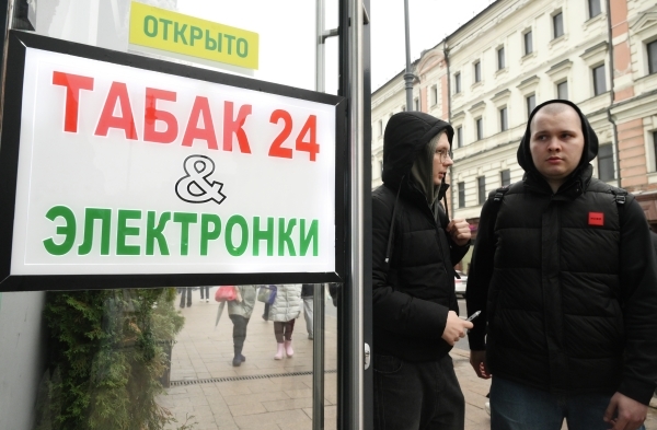 Нарколог назвал вредным пожизненный запрет на продажу сигарет