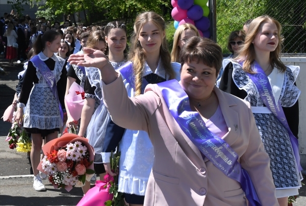 В Единой России не поддержали запрет на иностранную музыку на выпускных