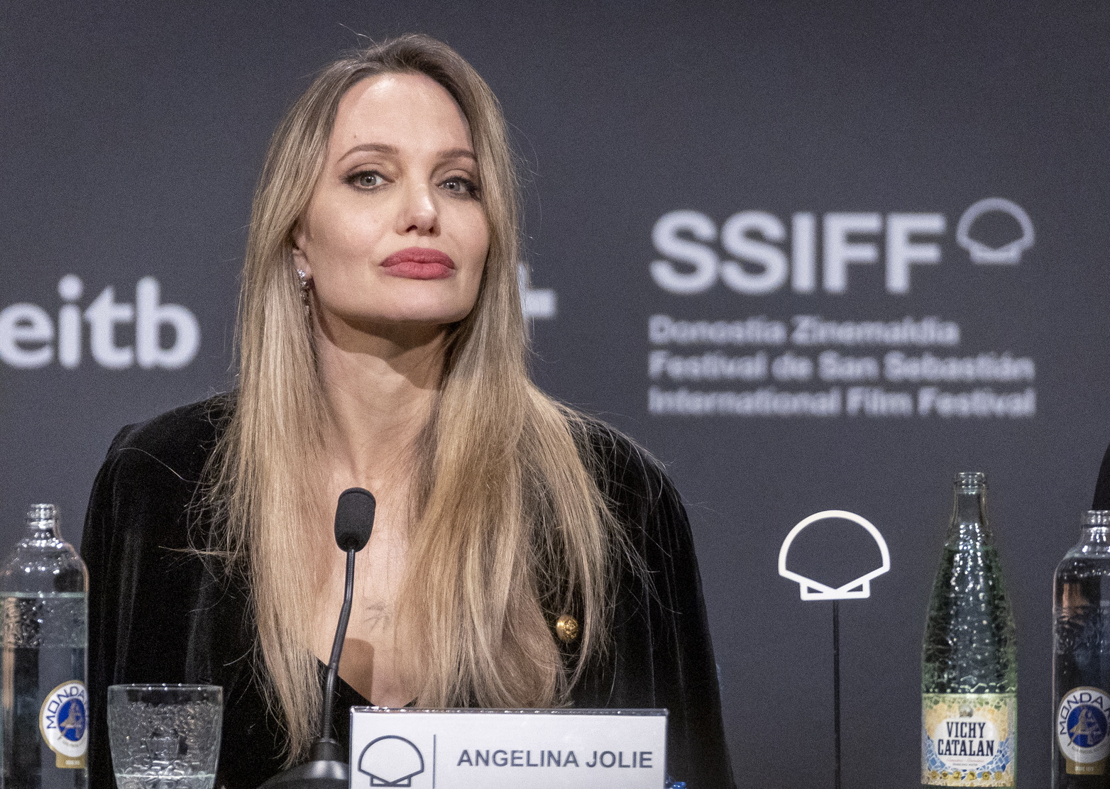 Вывернули глаз!: Сергей Зверев прокомментировал пластику Анджелины Джоли