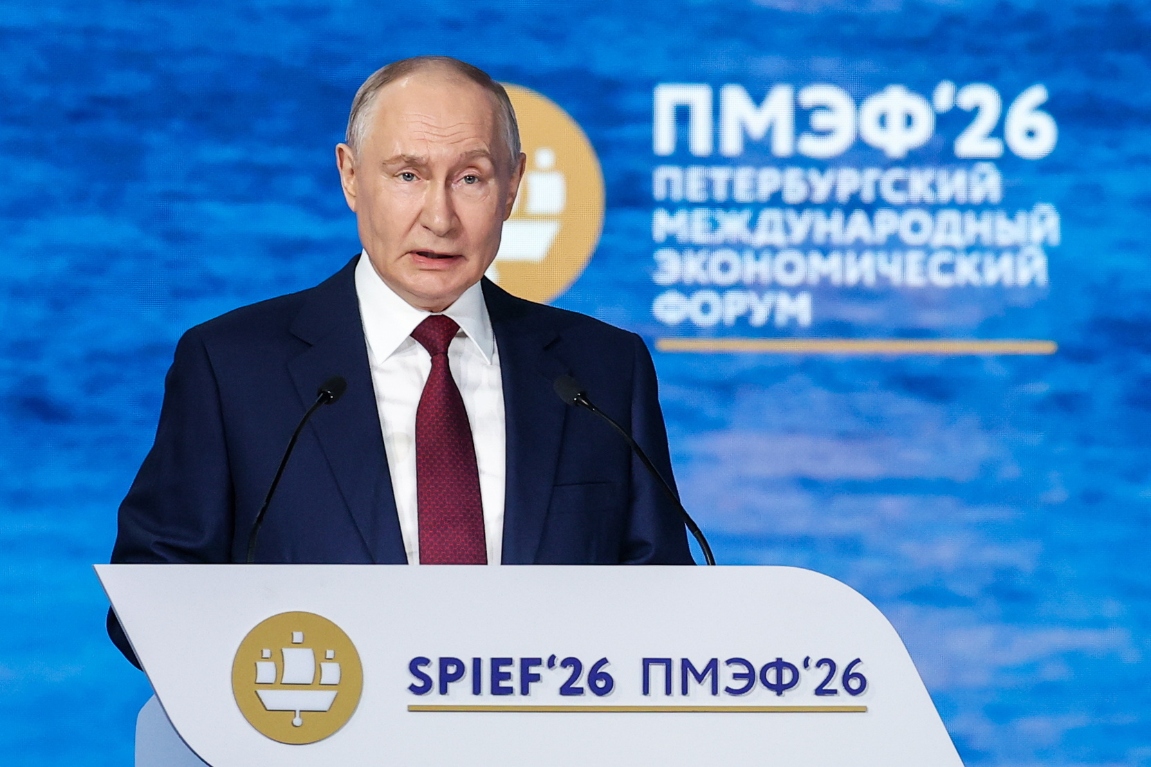 Путин: Крупные российские компании начнут переезжать из Москвы в регионы