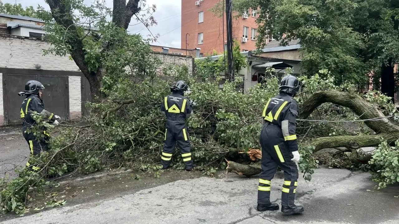 Погибший, поезда, электричество: Непогода настигла Ростовскую область