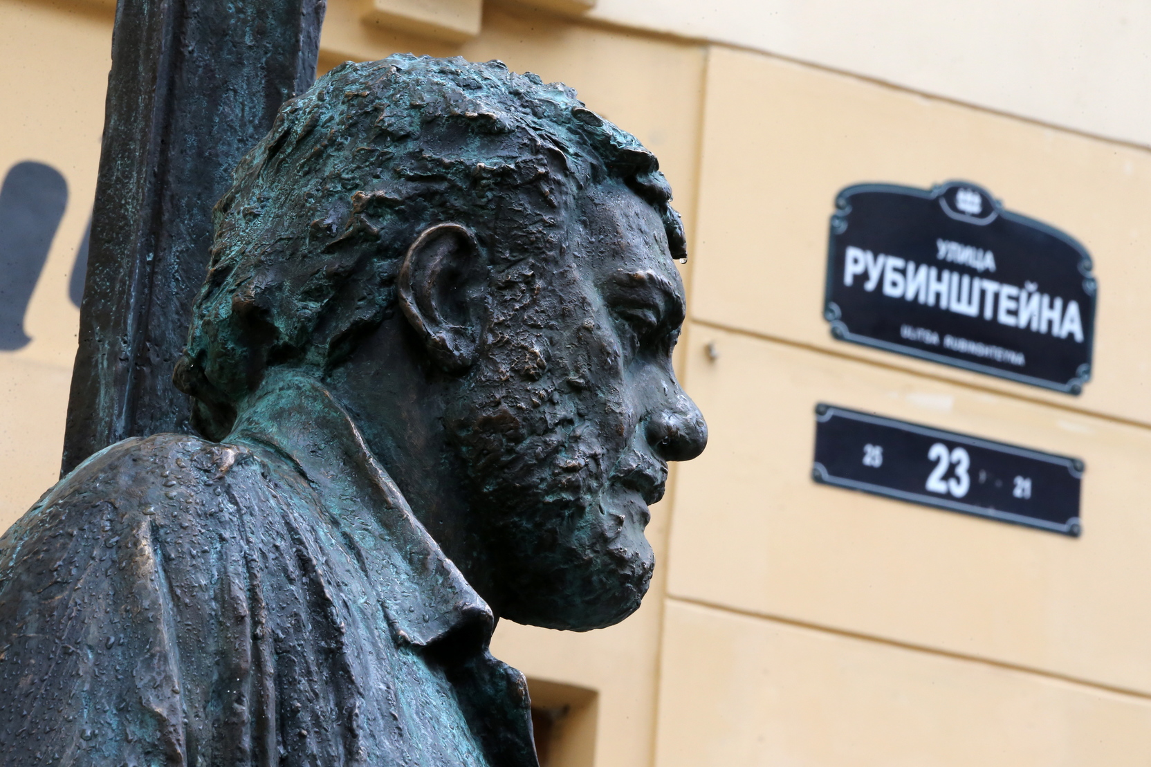 И смешно, и грустно: Россиянам рассказали, как правильно читать Довлатова