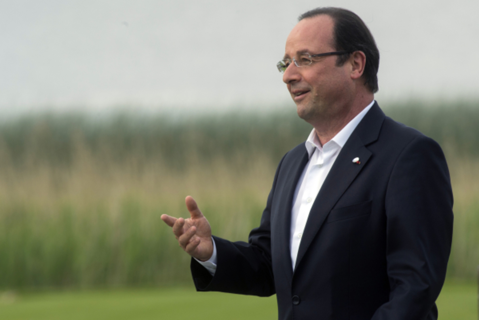 Бывший президент Франции Олланд призвал голосовать за Макрона