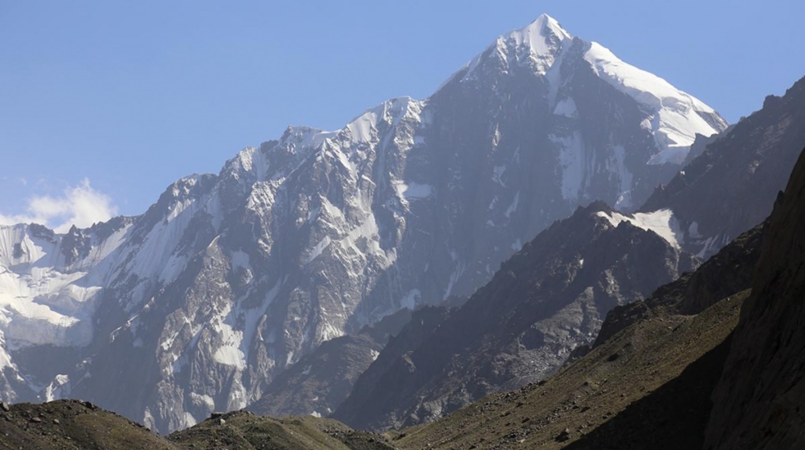 В Карачаево-Черкесии в горах пострадал альпинист 