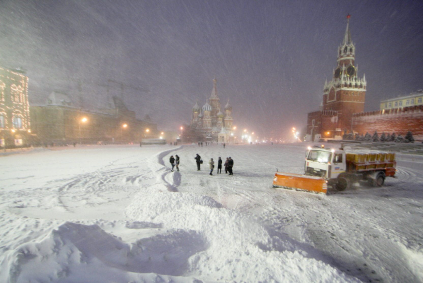 Мэрия Москвы: снег будет идти в столице около суток