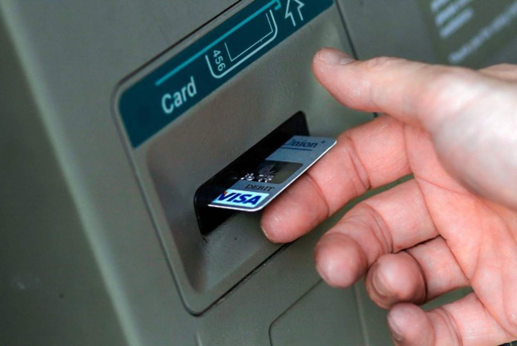 Роскачество рассказало о мошенничестве с банкоматами