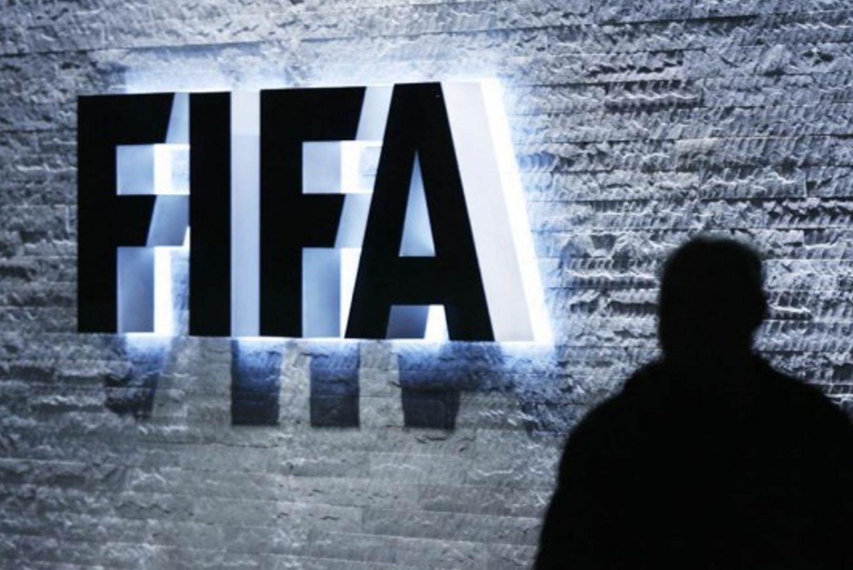 ФИФА разрешила приостановить контракты с клубами из России еще на год