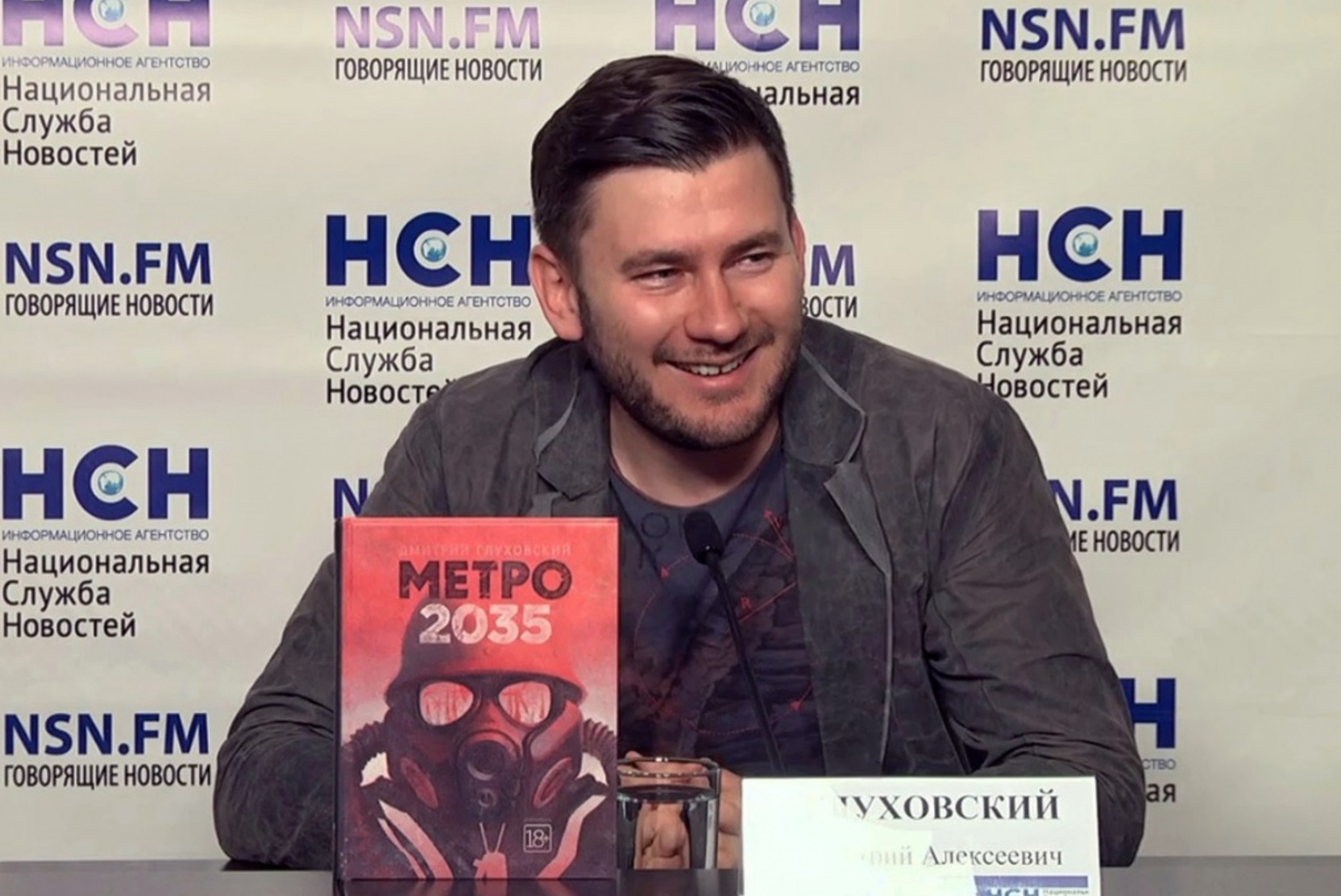 СМИ: Чеченский Telegram-канал посоветовал оглядываться сценаристу Глуховскому
