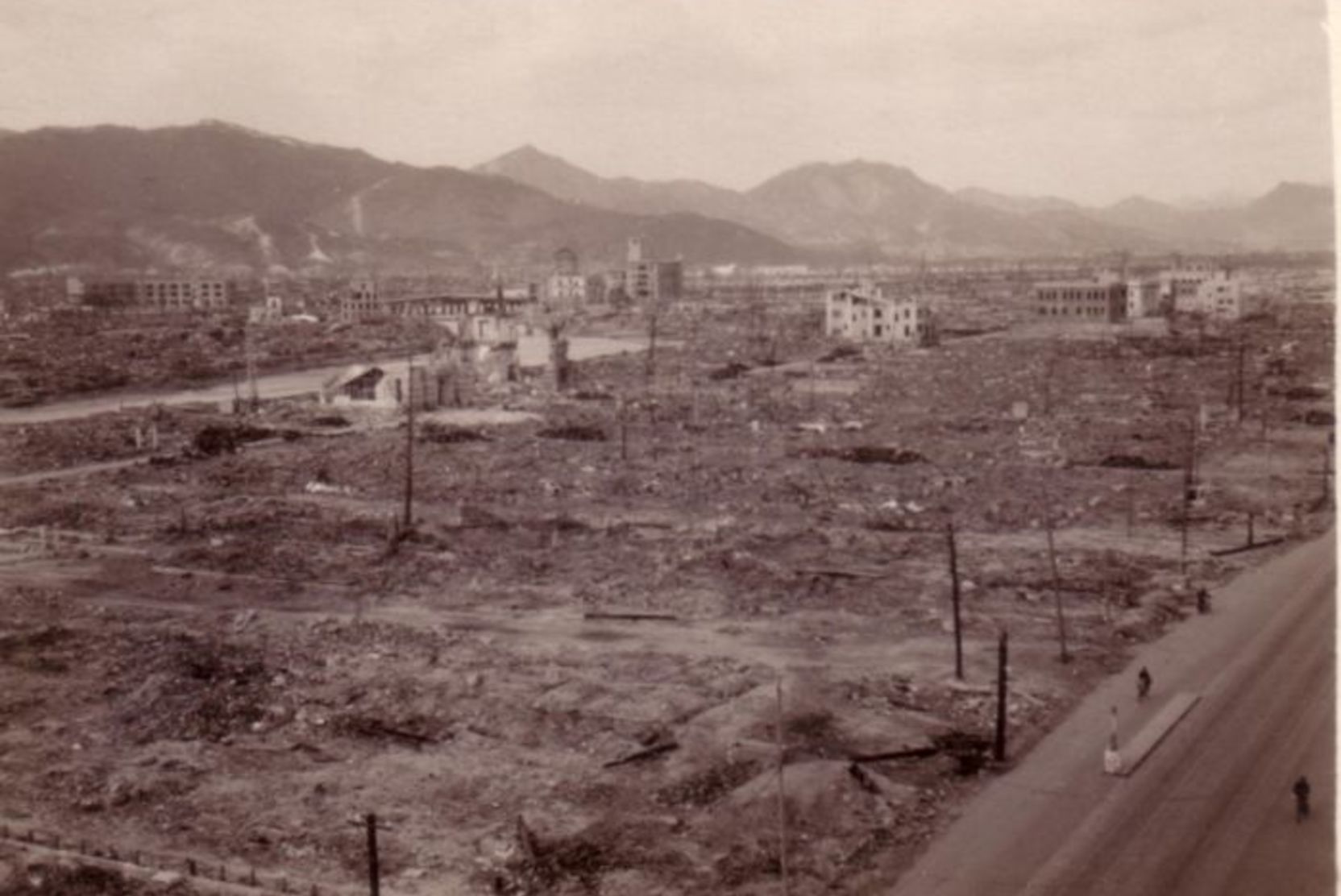 Байден отказался извиняться за бомбардировку Хиросимы