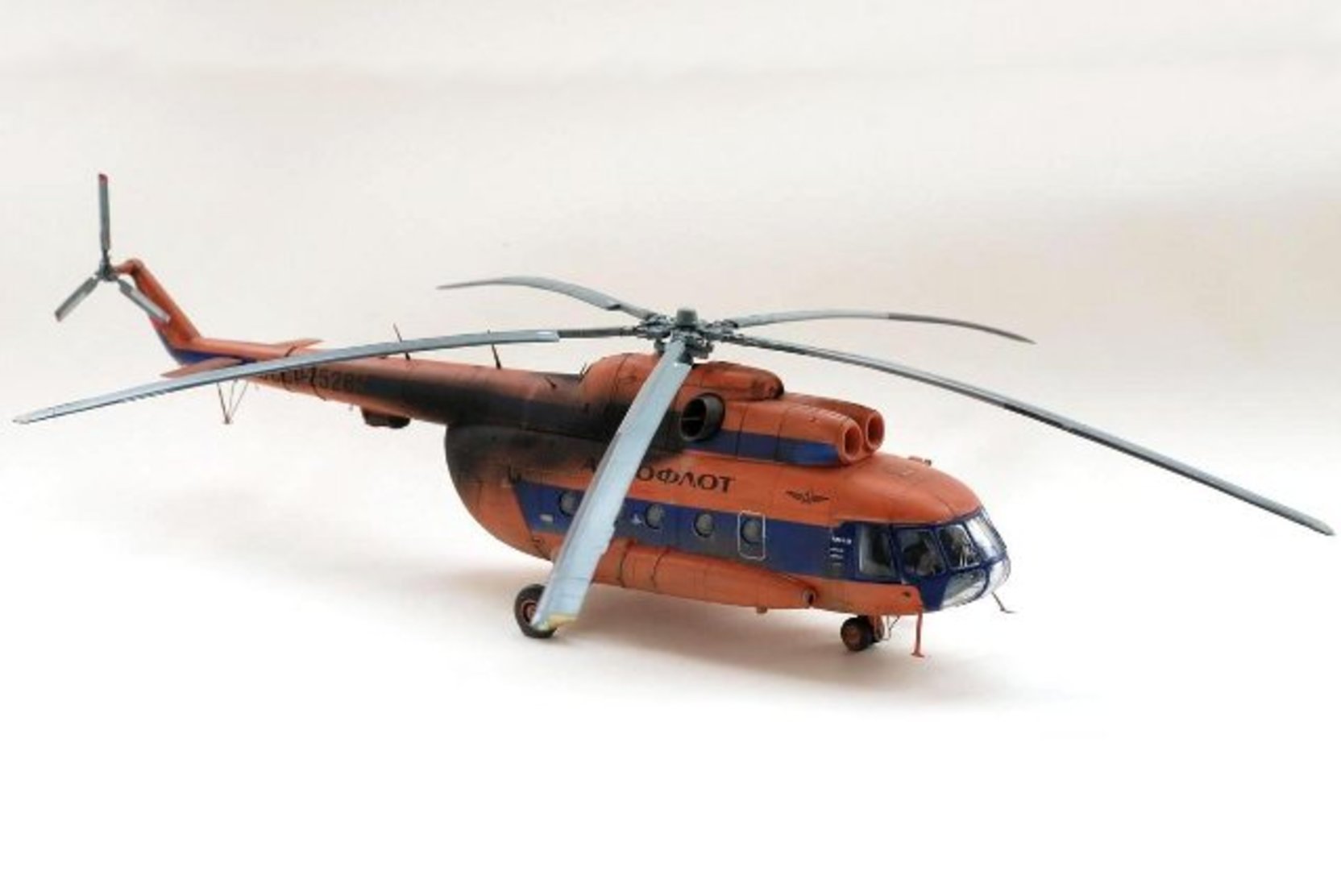 Аварийную посадку совершил вертолет Ми-8 в Тюменской области